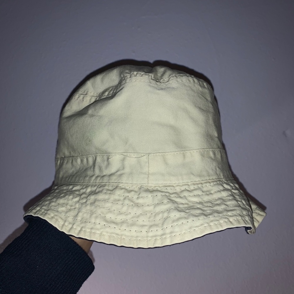Reversible bucket hat
